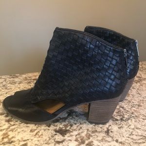 Patricia Nash  Women's Rosetta Heeled Sandal